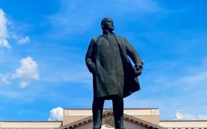 Памятник Ленину