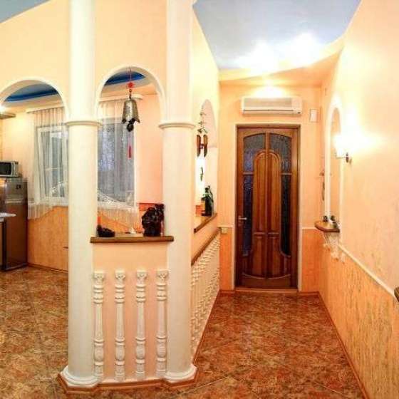 «Крупногабаритная двушка в центре с персональным входом»