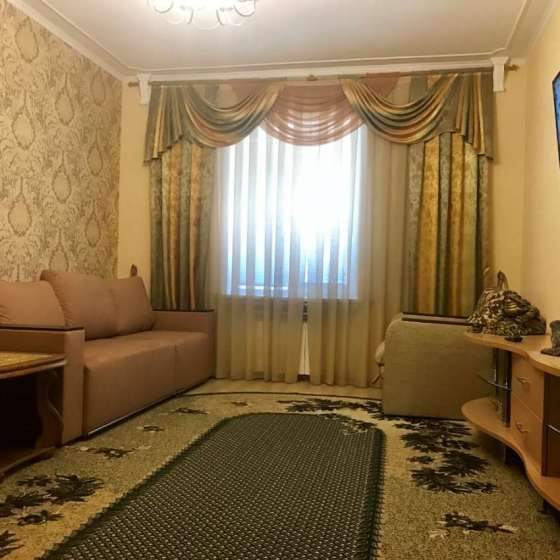 «Крупногабаритная двушка в центре с персональным входом»