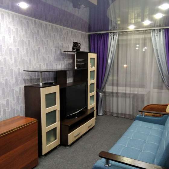 2к. квартира, в самом центре посёлка, рядом с горой, тёплая, чистая.