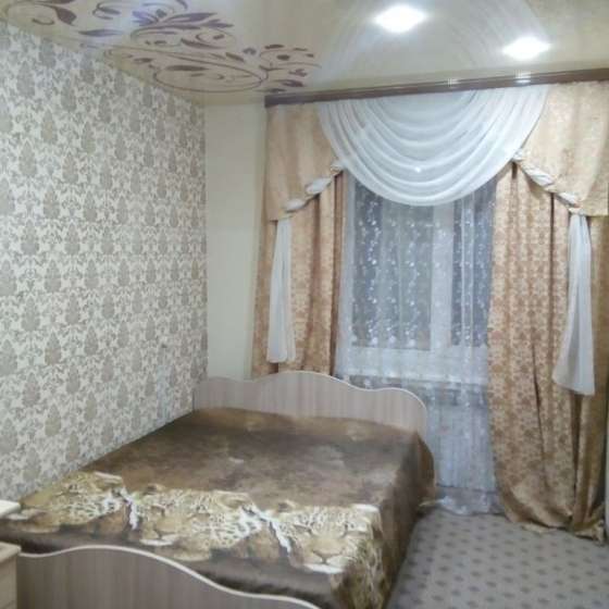 2к. квартира, в самом центре посёлка, рядом с горой, тёплая, чистая.