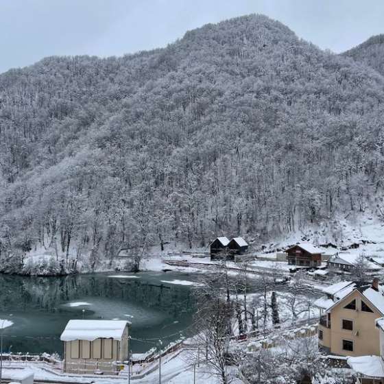 Уютная квартира с видом на озеро и горы, ГЭС улица, 5