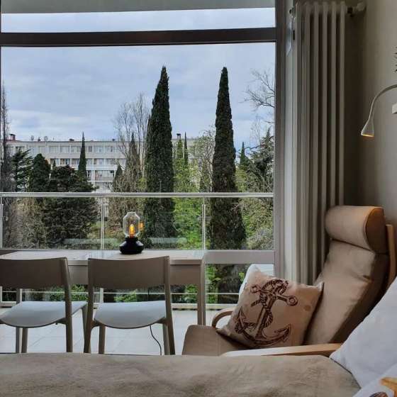 Студия-малышка с огромным панорамным окном, Курортный проспект, 75, к 1