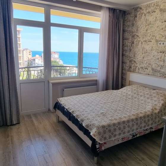 Счастье в Ялте, Морской спуск, 9