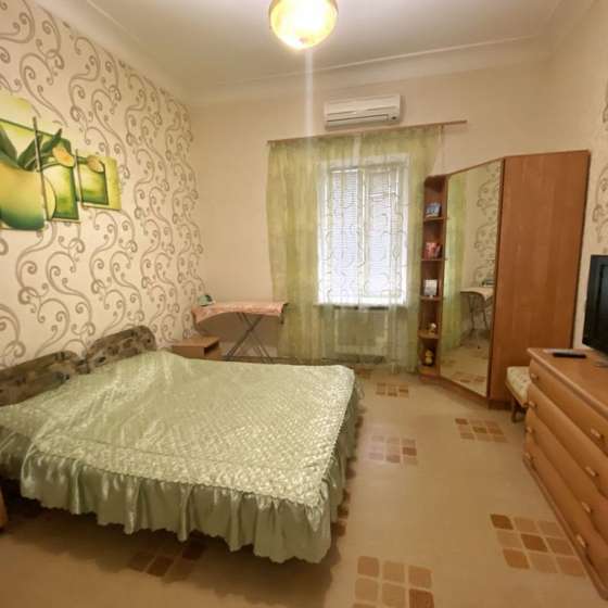 Квартира на набережной, Революции улица, 39