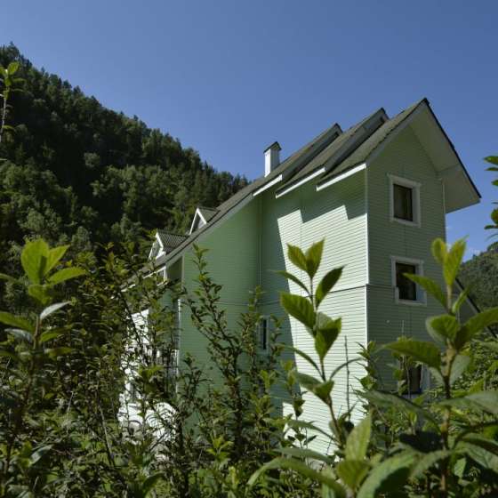 Ареда 1 — Mountain Hotel