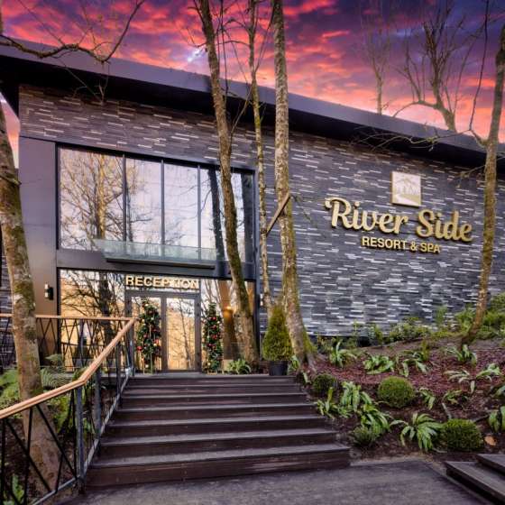 RIVER SIDE Resort & Spa