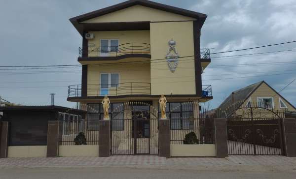Кучугуры, «Николь Делюкс»
