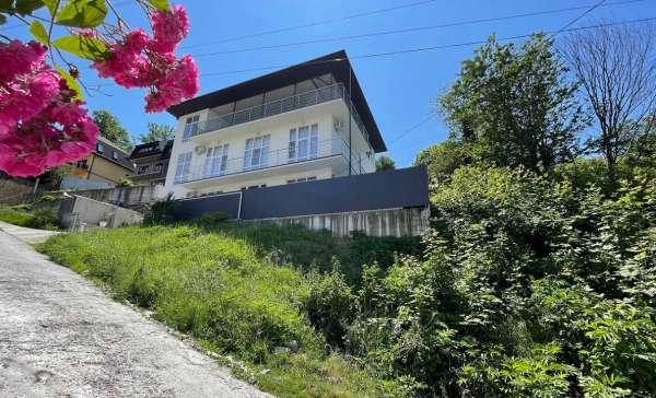 Лоо, rest house
