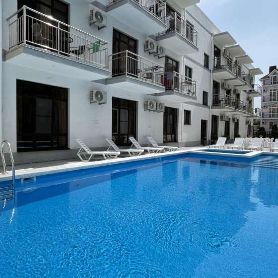 «White Hotel»