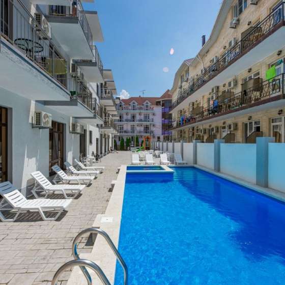 «White Hotel»