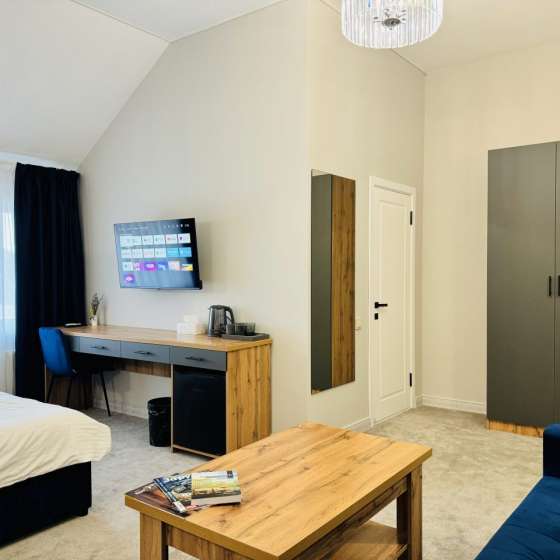 6 rooms