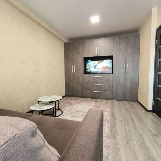 У Парка Победы в 10 мин ходьбы от пляжа и Aquamarine Resort & SPA