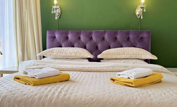 Судак, cтудия с панopaмными окнaми в гостевом дoме «ИHЖИР»