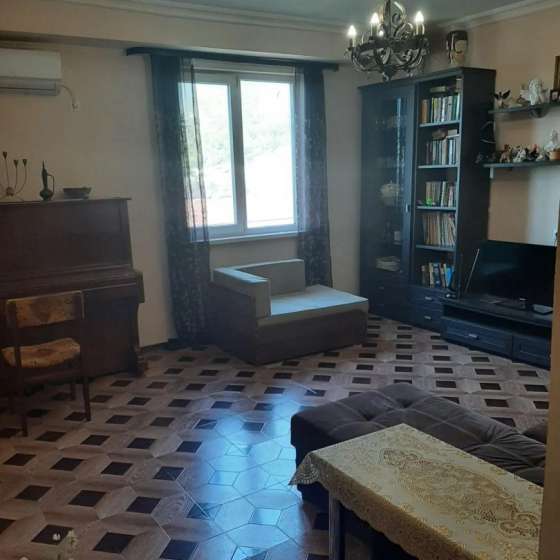 Двухкомнатная квартира на берегу моря